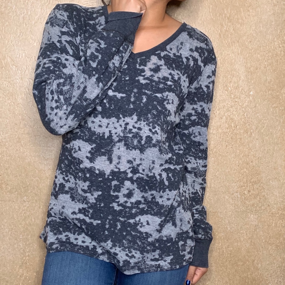 Calvin Klein | Gray Camouflaged V-neck Thermal XL